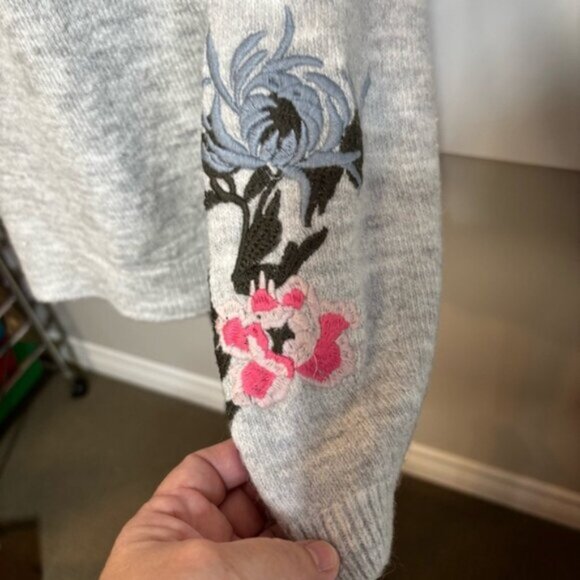 H&M Women Large Floral Embroidered Grey Sweater Cottagecore Boho Soft Wool Blend - Picture 6 of 9
